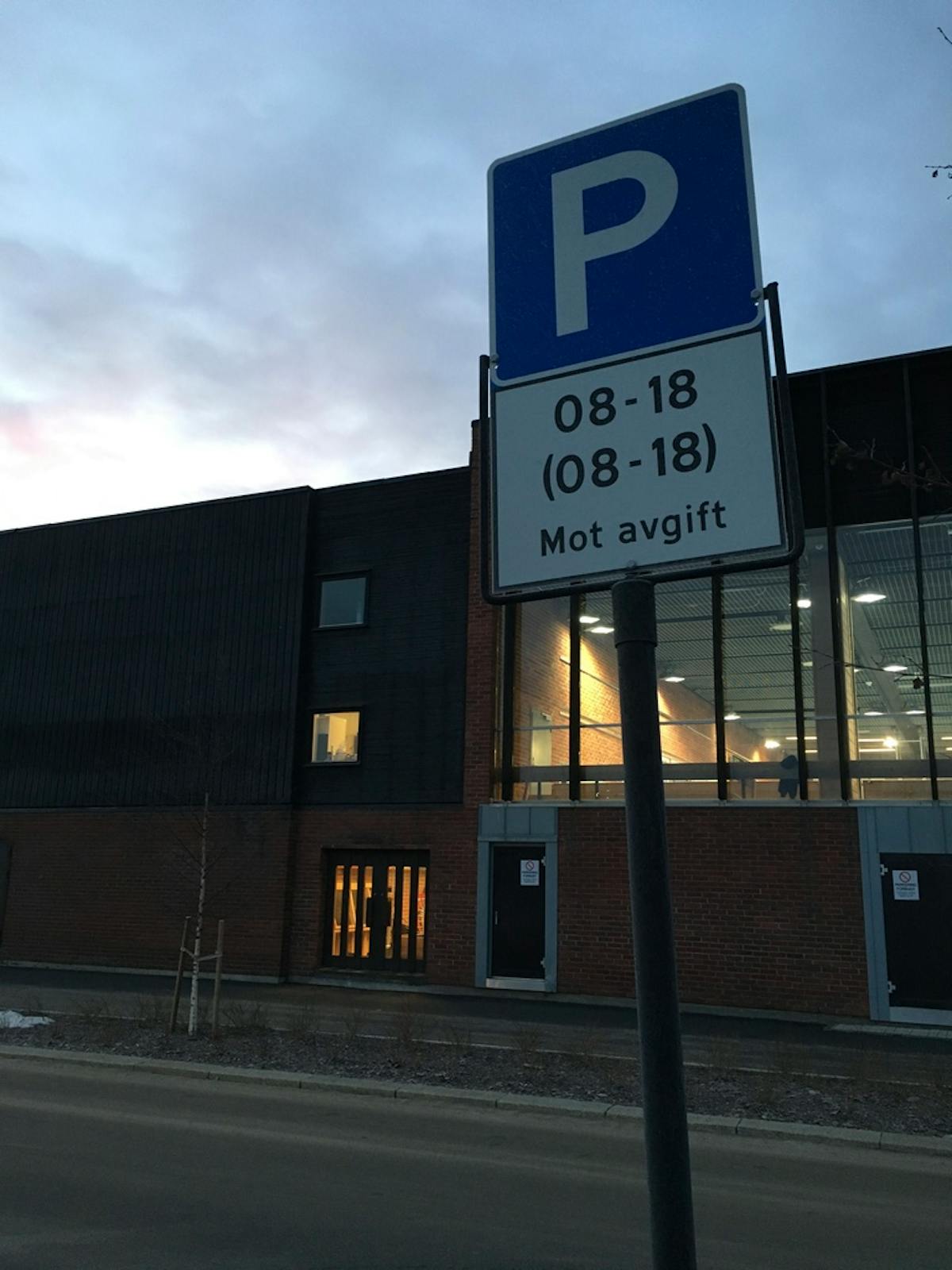 Parkeringsskilt, mot avgift