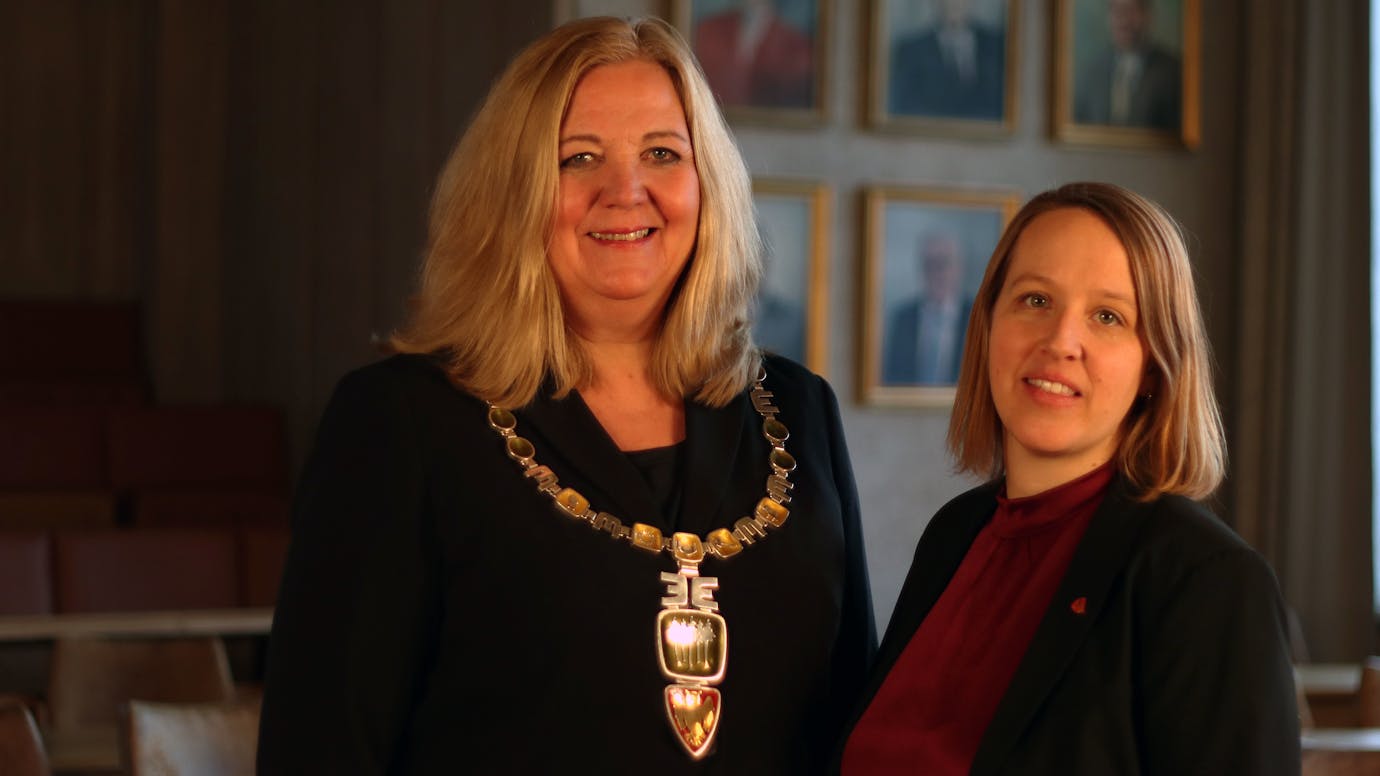 Ordfører Lillian Skjærvik og varaordfører Eldri Svisdal