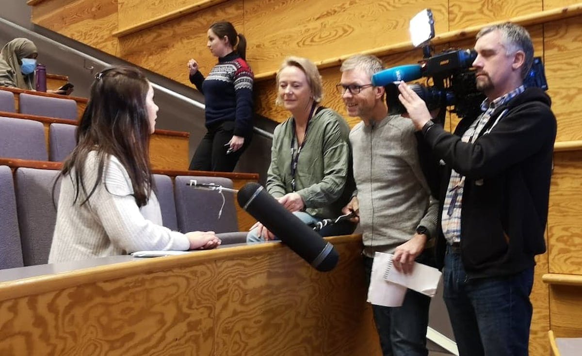 Nrk intervjuer Eitar Omar.
